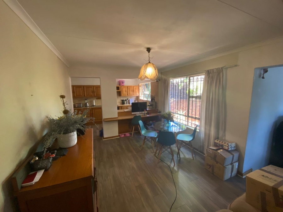 To Let 4 Bedroom Property for Rent in Faerie Glen Gauteng