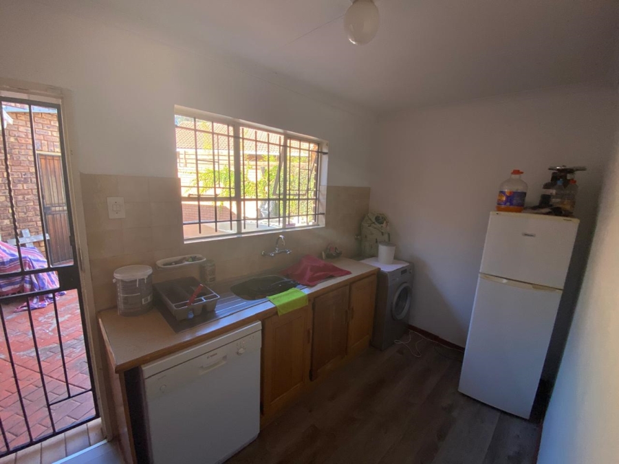 To Let 4 Bedroom Property for Rent in Faerie Glen Gauteng