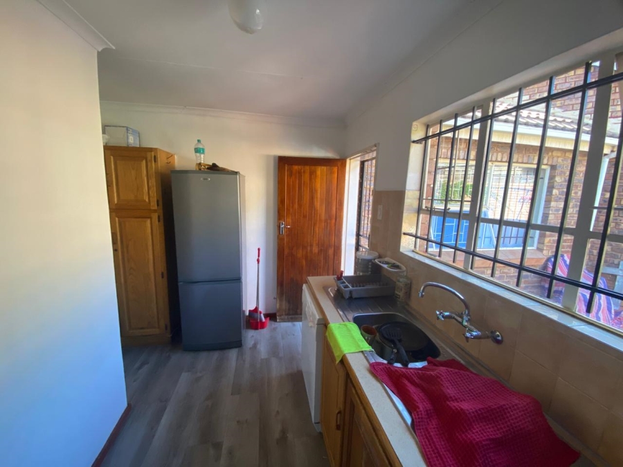 To Let 4 Bedroom Property for Rent in Faerie Glen Gauteng