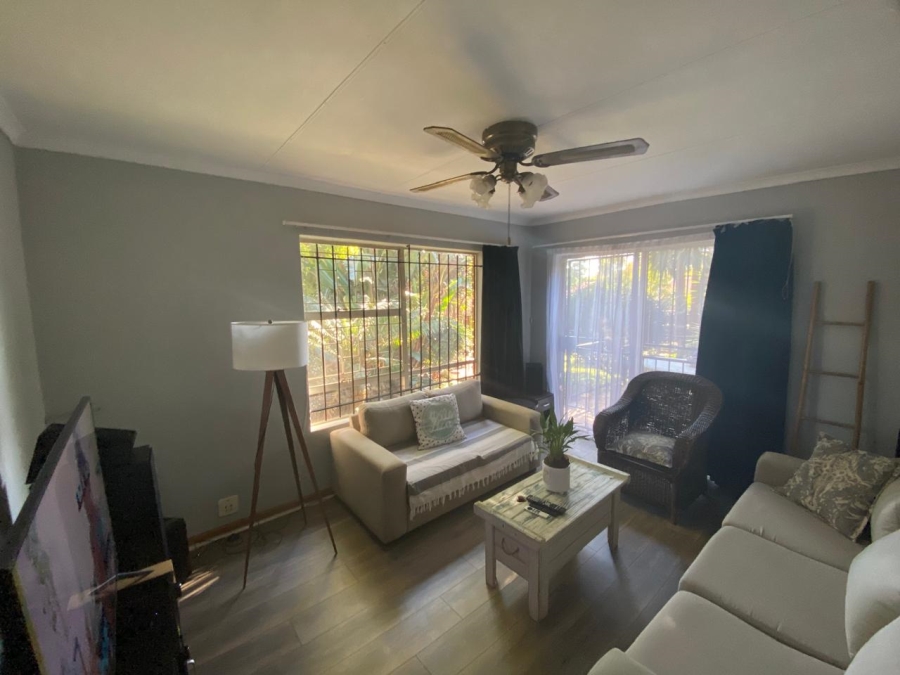 To Let 4 Bedroom Property for Rent in Faerie Glen Gauteng
