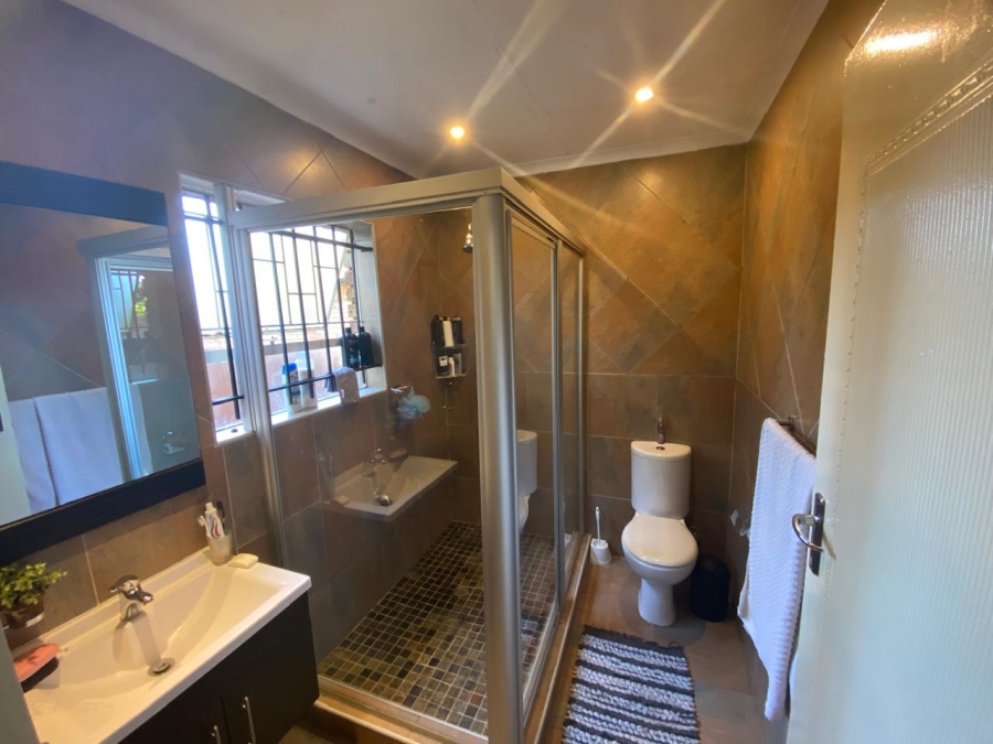 To Let 4 Bedroom Property for Rent in Faerie Glen Gauteng