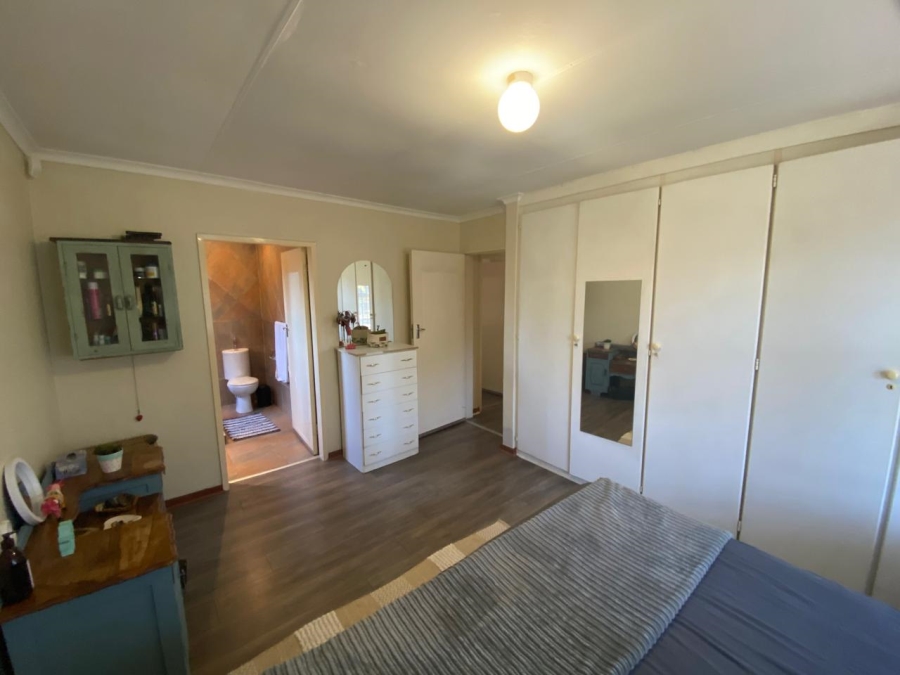 To Let 4 Bedroom Property for Rent in Faerie Glen Gauteng