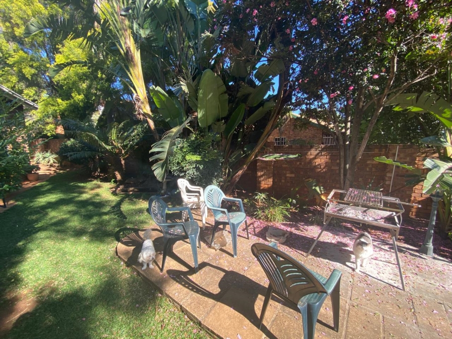 To Let 4 Bedroom Property for Rent in Faerie Glen Gauteng