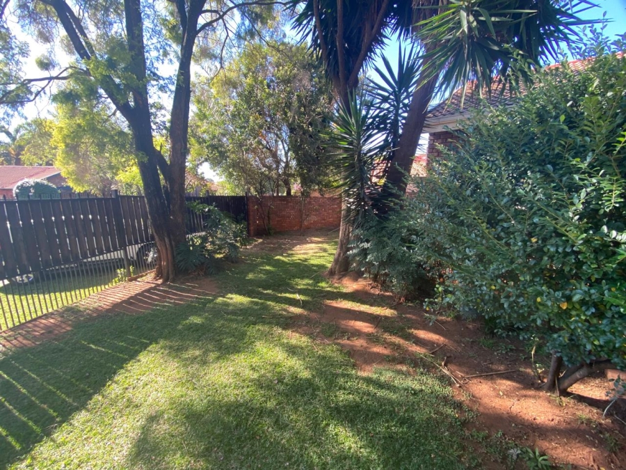To Let 4 Bedroom Property for Rent in Faerie Glen Gauteng