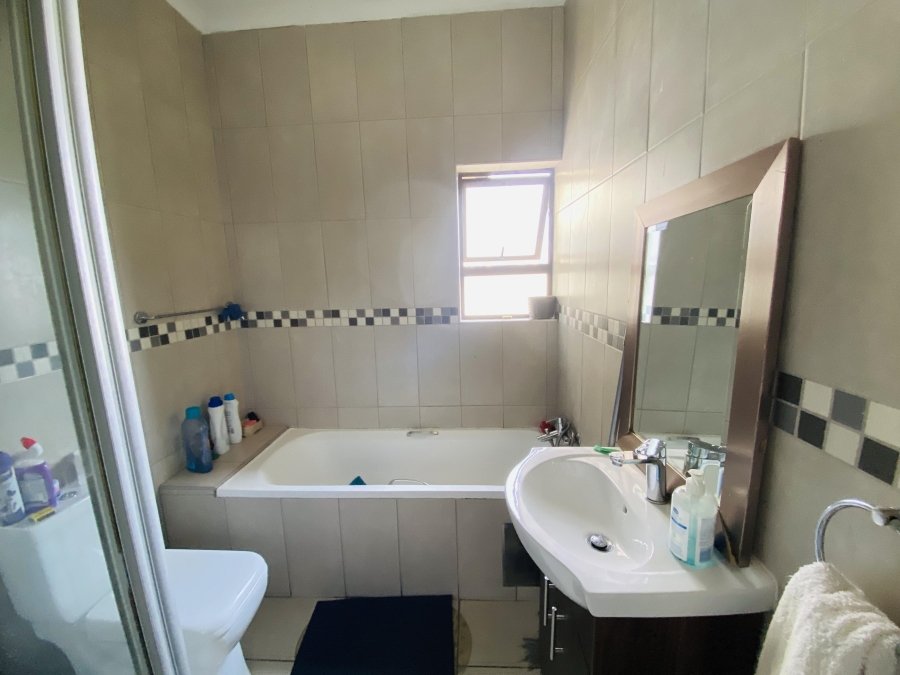 2 Bedroom Property for Sale in Lonehill Gauteng