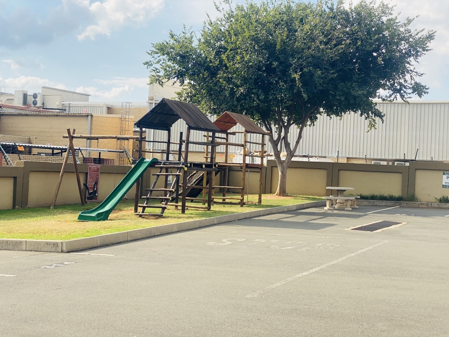 2 Bedroom Property for Sale in Lonehill Gauteng