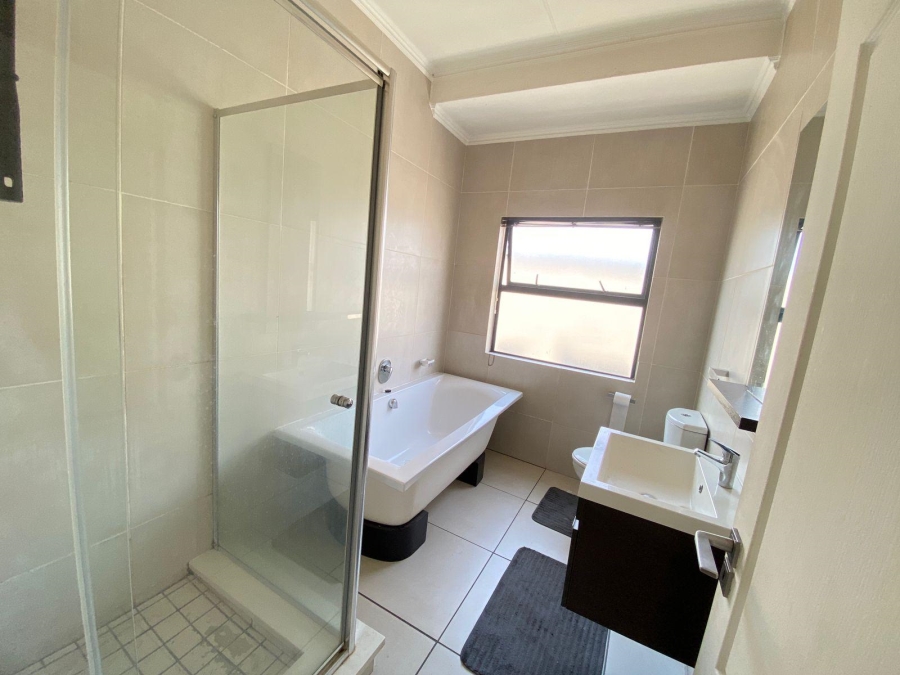 1 Bedroom Property for Sale in Fourways Gauteng