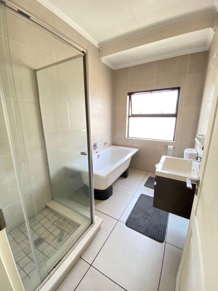 1 Bedroom Property for Sale in Fourways Gauteng