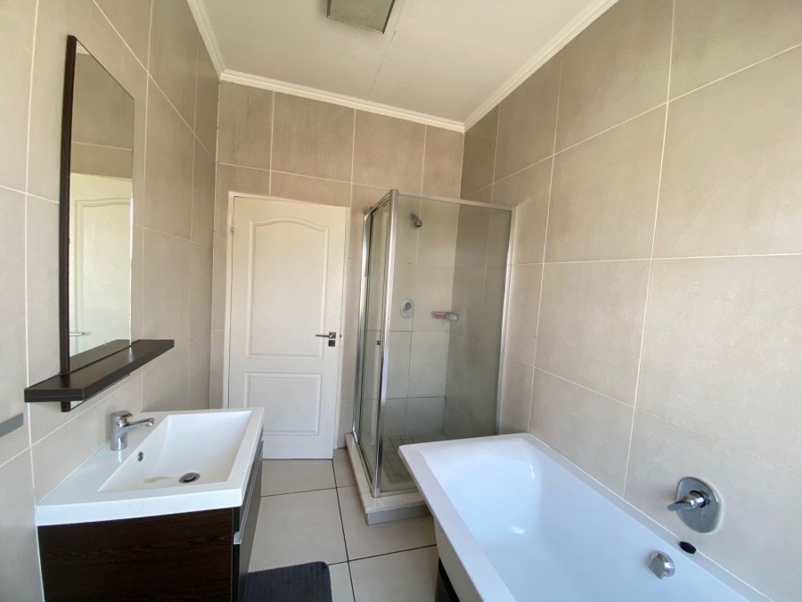 1 Bedroom Property for Sale in Fourways Gauteng