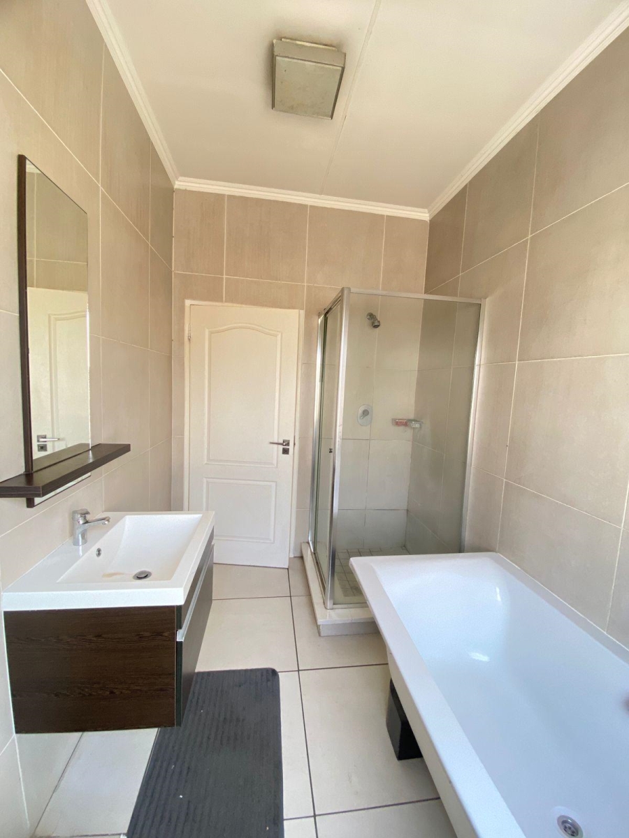 1 Bedroom Property for Sale in Fourways Gauteng