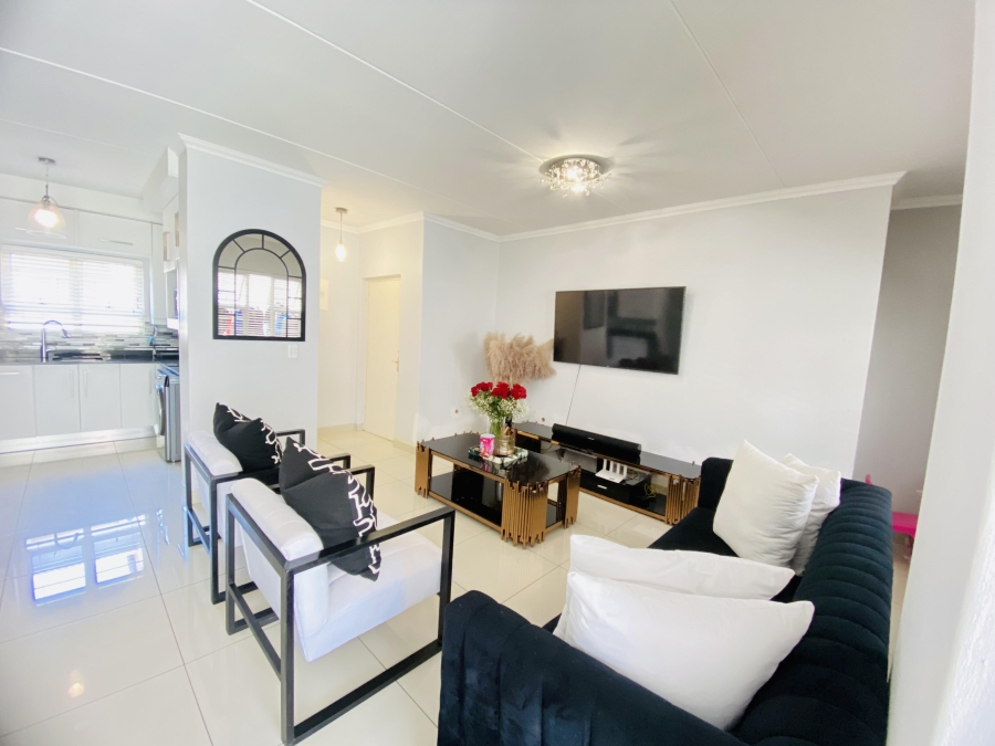 2 Bedroom Property for Sale in Lonehill Gauteng