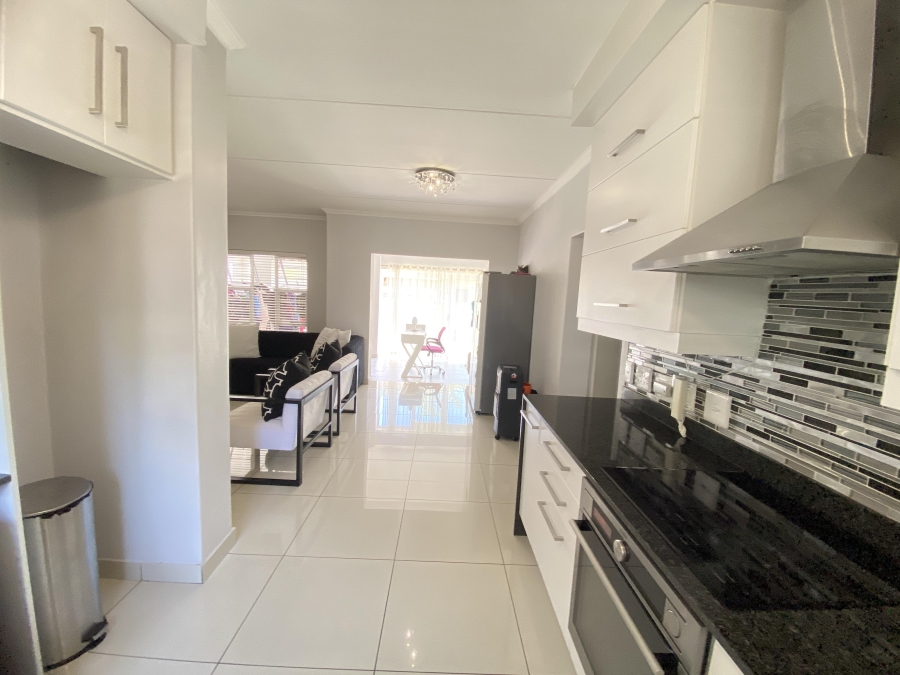 2 Bedroom Property for Sale in Lonehill Gauteng