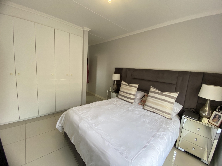 2 Bedroom Property for Sale in Lonehill Gauteng