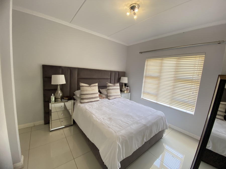 2 Bedroom Property for Sale in Lonehill Gauteng