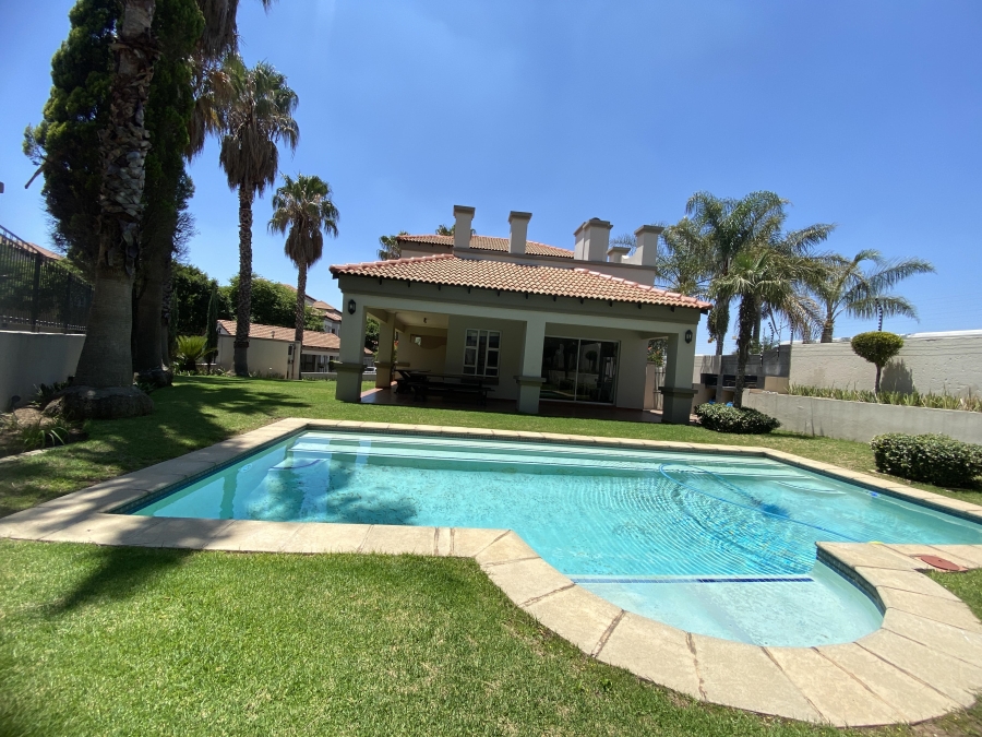 2 Bedroom Property for Sale in Lonehill Gauteng