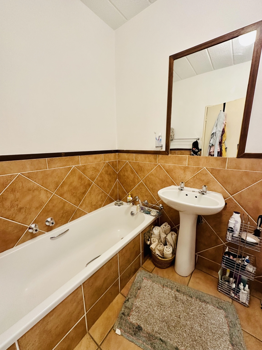 2 Bedroom Property for Sale in Lonehill Gauteng