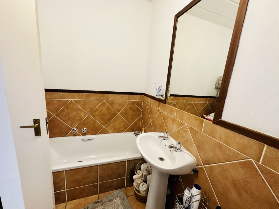 2 Bedroom Property for Sale in Lonehill Gauteng