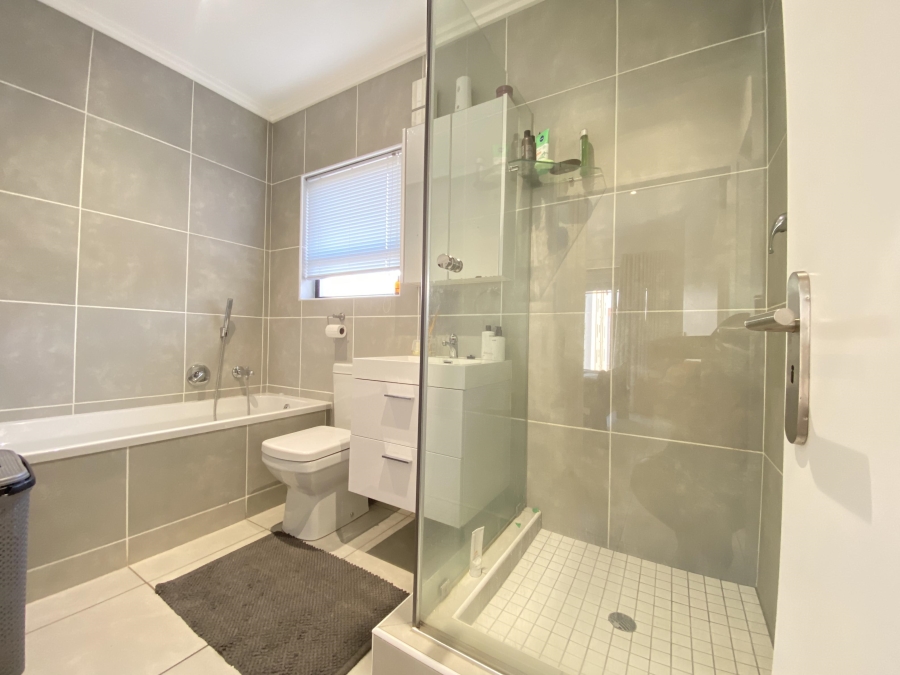 1 Bedroom Property for Sale in Fourways Gauteng