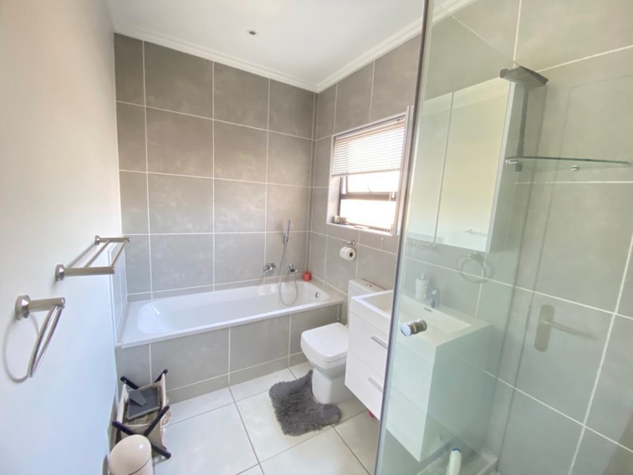 1 Bedroom Property for Sale in Fourways Gauteng
