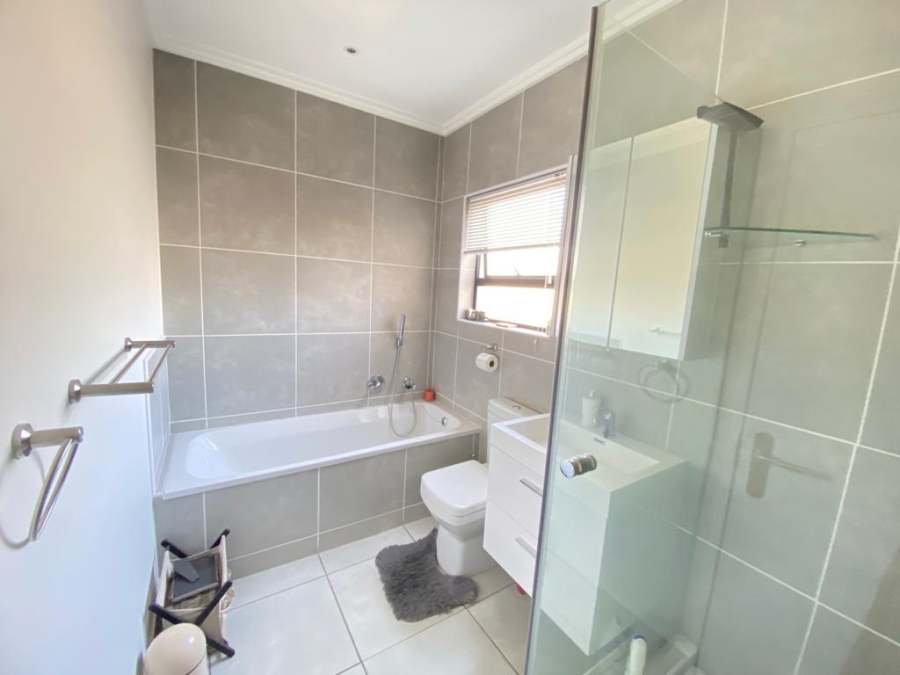1 Bedroom Property for Sale in Fourways Gauteng