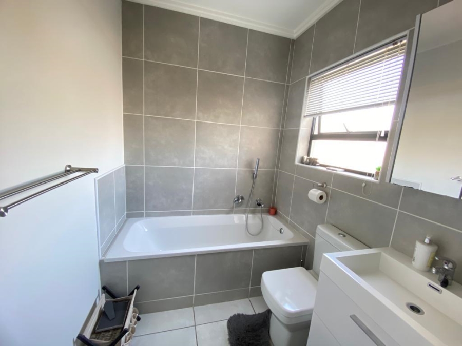 1 Bedroom Property for Sale in Fourways Gauteng