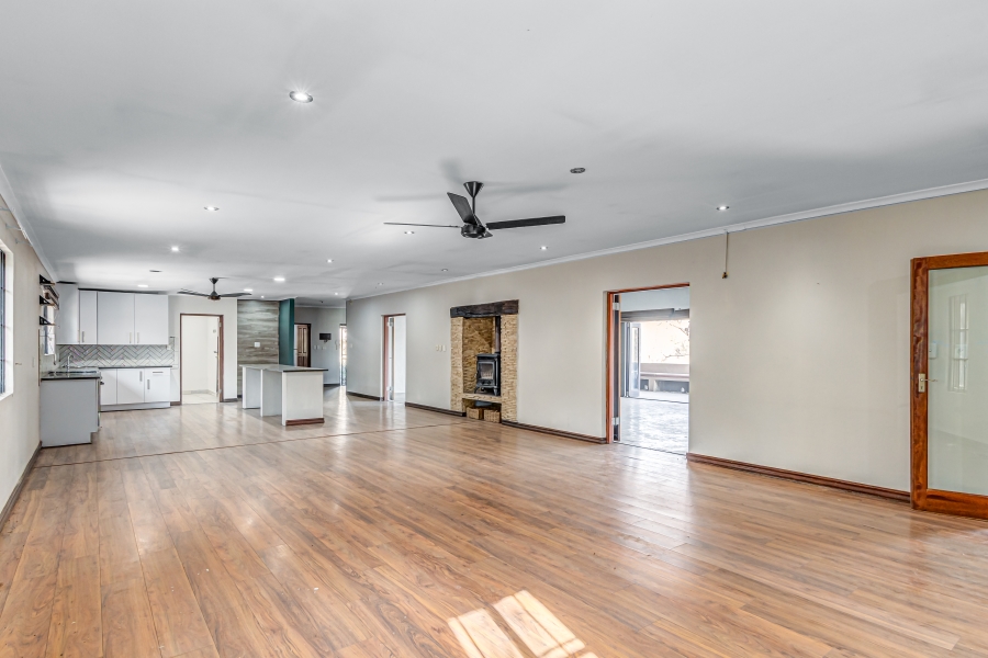 5 Bedroom Property for Sale in Chartwell Gauteng