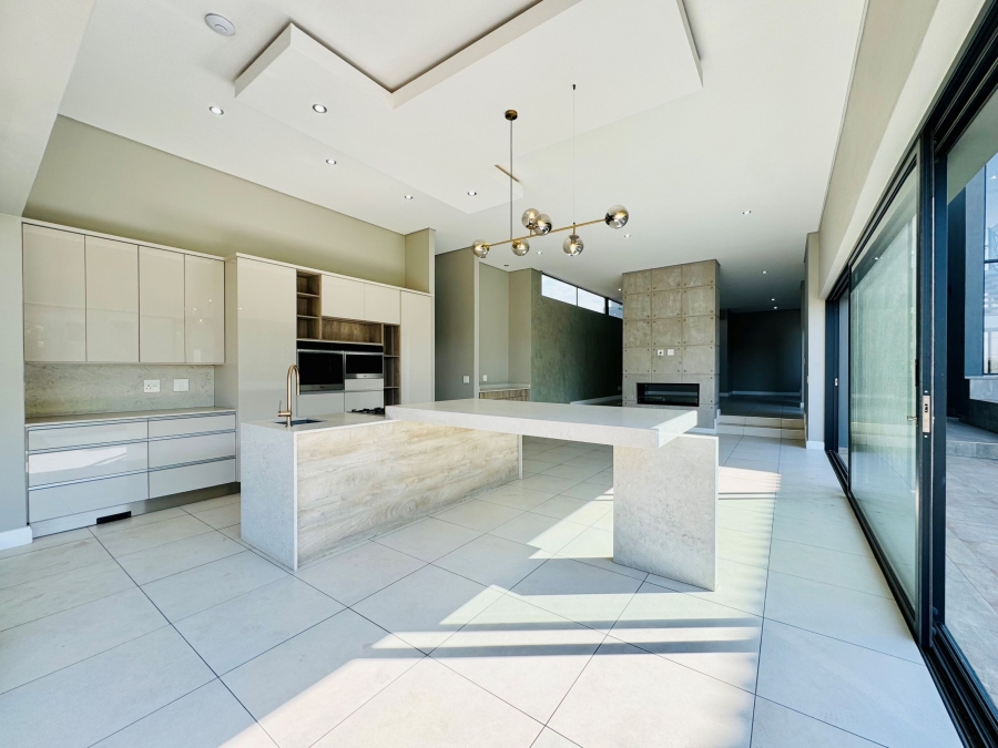 7 Bedroom Property for Sale in Midstream Ridge Gauteng