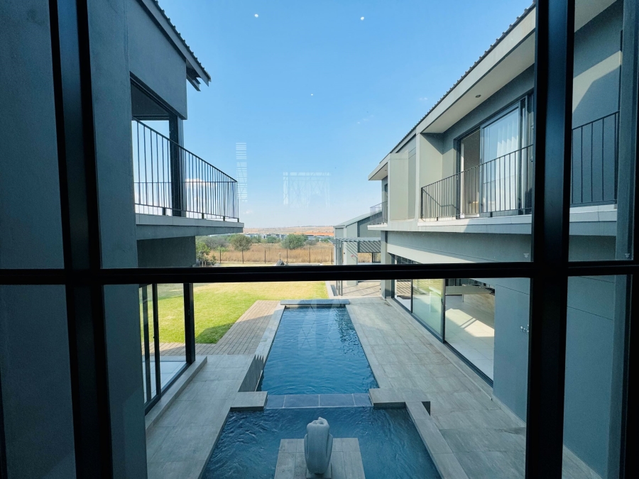 7 Bedroom Property for Sale in Midstream Ridge Gauteng