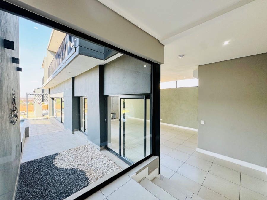7 Bedroom Property for Sale in Midstream Ridge Gauteng