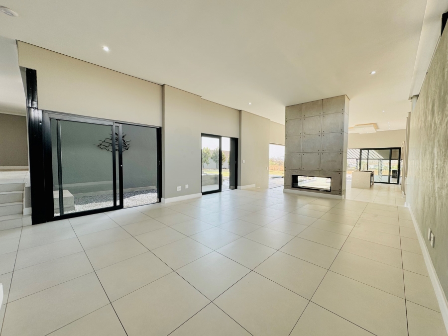 7 Bedroom Property for Sale in Midstream Ridge Gauteng