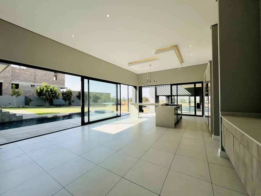 7 Bedroom Property for Sale in Midstream Ridge Gauteng