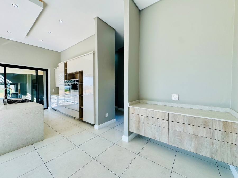 7 Bedroom Property for Sale in Midstream Ridge Gauteng