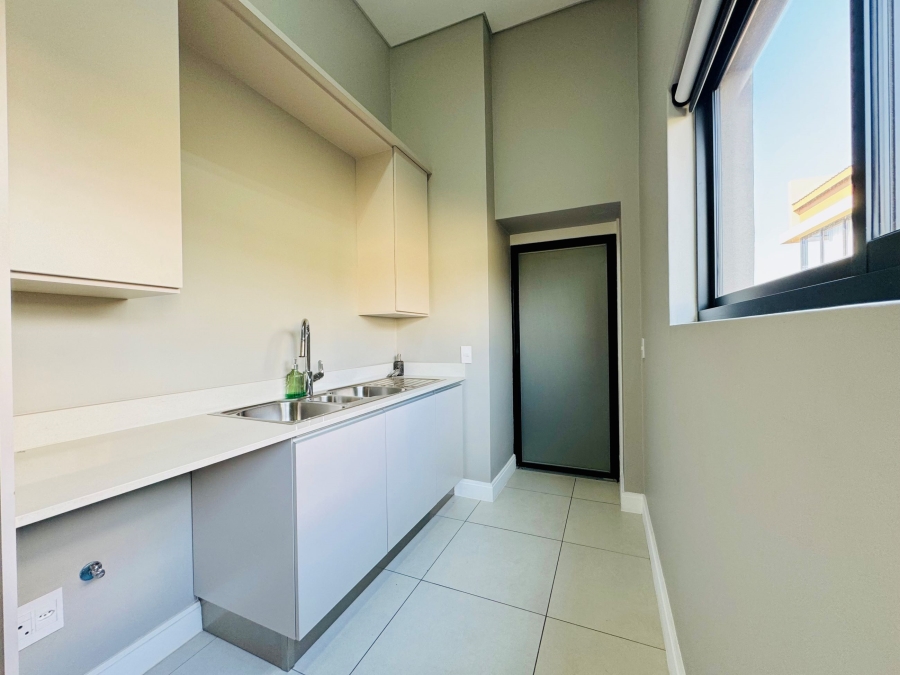 7 Bedroom Property for Sale in Midstream Ridge Gauteng