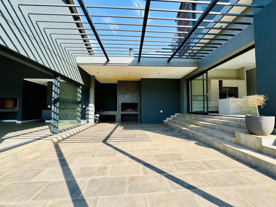 7 Bedroom Property for Sale in Midstream Ridge Gauteng