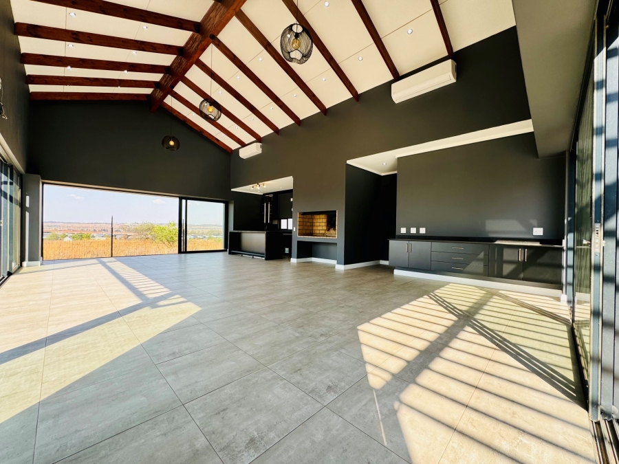 7 Bedroom Property for Sale in Midstream Ridge Gauteng