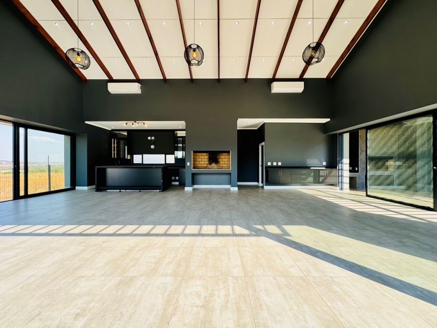 7 Bedroom Property for Sale in Midstream Ridge Gauteng