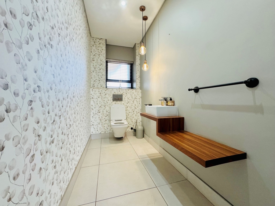 7 Bedroom Property for Sale in Midstream Ridge Gauteng