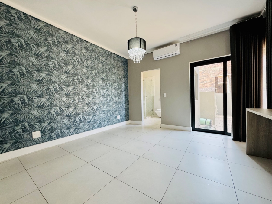 7 Bedroom Property for Sale in Midstream Ridge Gauteng