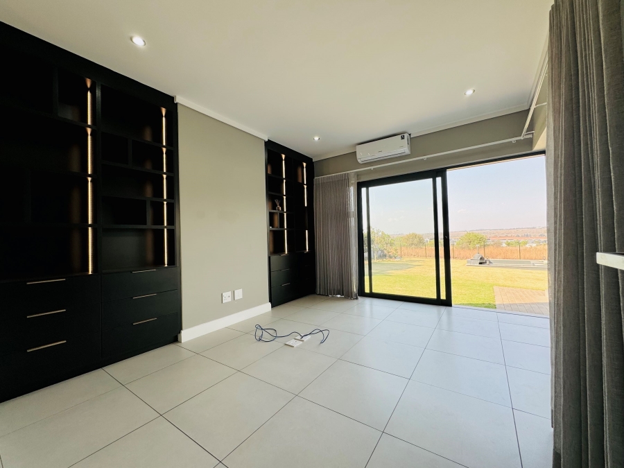 7 Bedroom Property for Sale in Midstream Ridge Gauteng