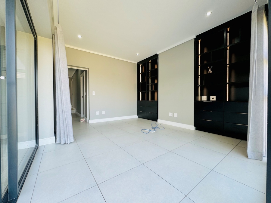 7 Bedroom Property for Sale in Midstream Ridge Gauteng