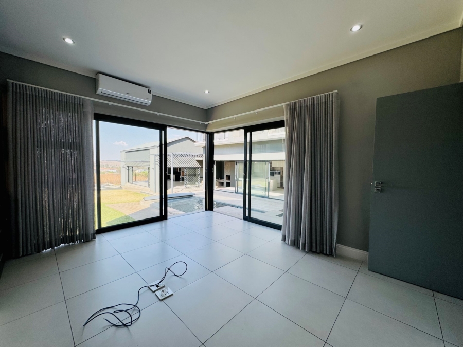 7 Bedroom Property for Sale in Midstream Ridge Gauteng