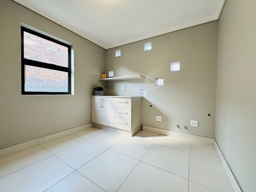 7 Bedroom Property for Sale in Midstream Ridge Gauteng