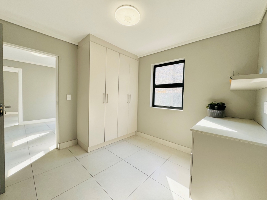 7 Bedroom Property for Sale in Midstream Ridge Gauteng