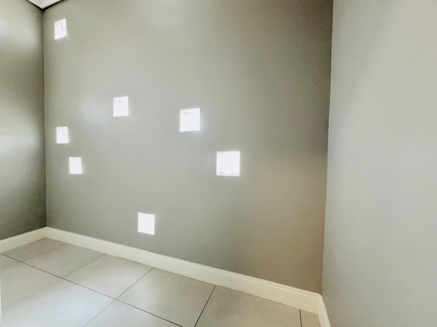 7 Bedroom Property for Sale in Midstream Ridge Gauteng