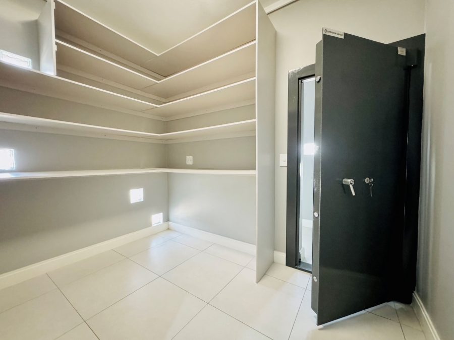 7 Bedroom Property for Sale in Midstream Ridge Gauteng