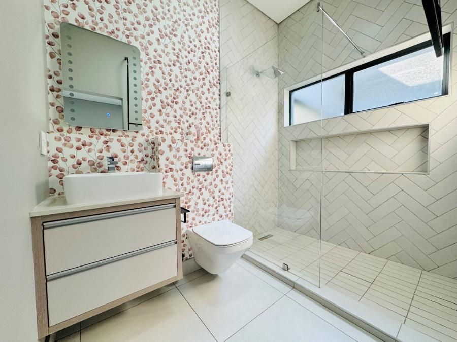 7 Bedroom Property for Sale in Midstream Ridge Gauteng