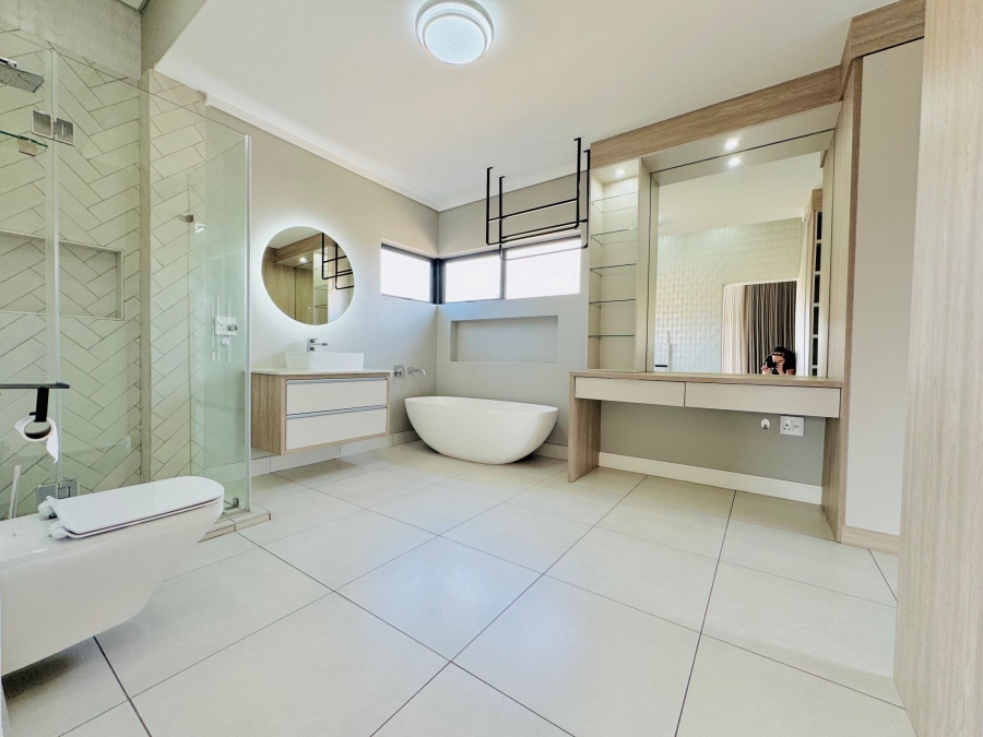 7 Bedroom Property for Sale in Midstream Ridge Gauteng