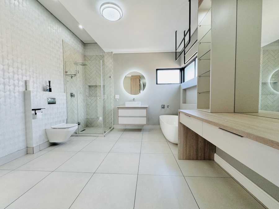 7 Bedroom Property for Sale in Midstream Ridge Gauteng
