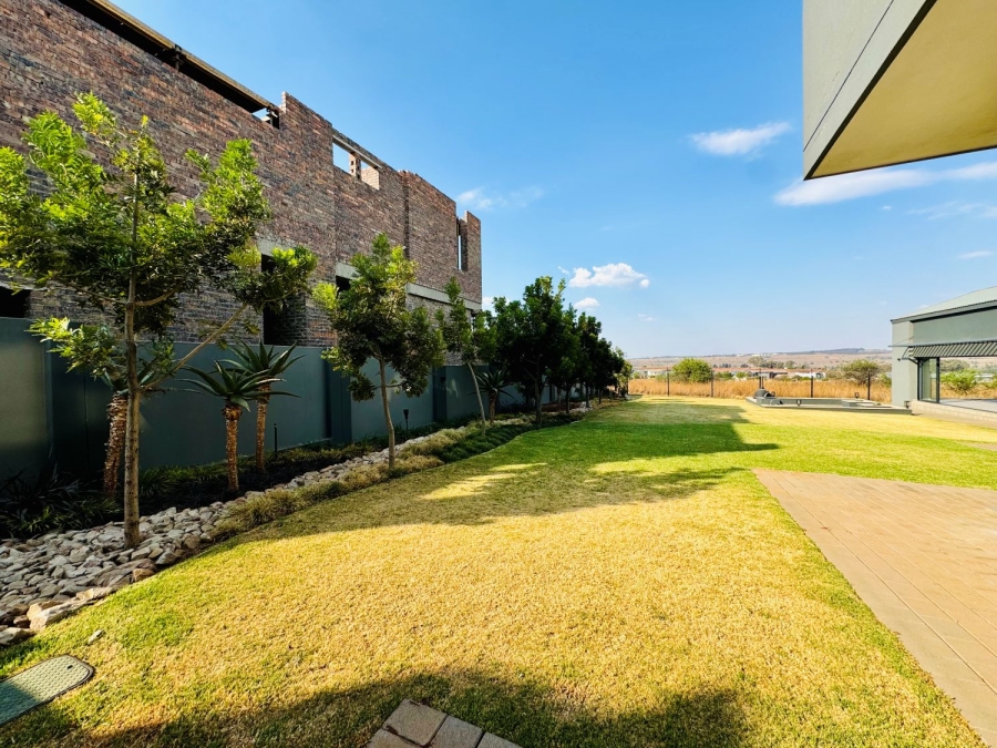 7 Bedroom Property for Sale in Midstream Ridge Gauteng