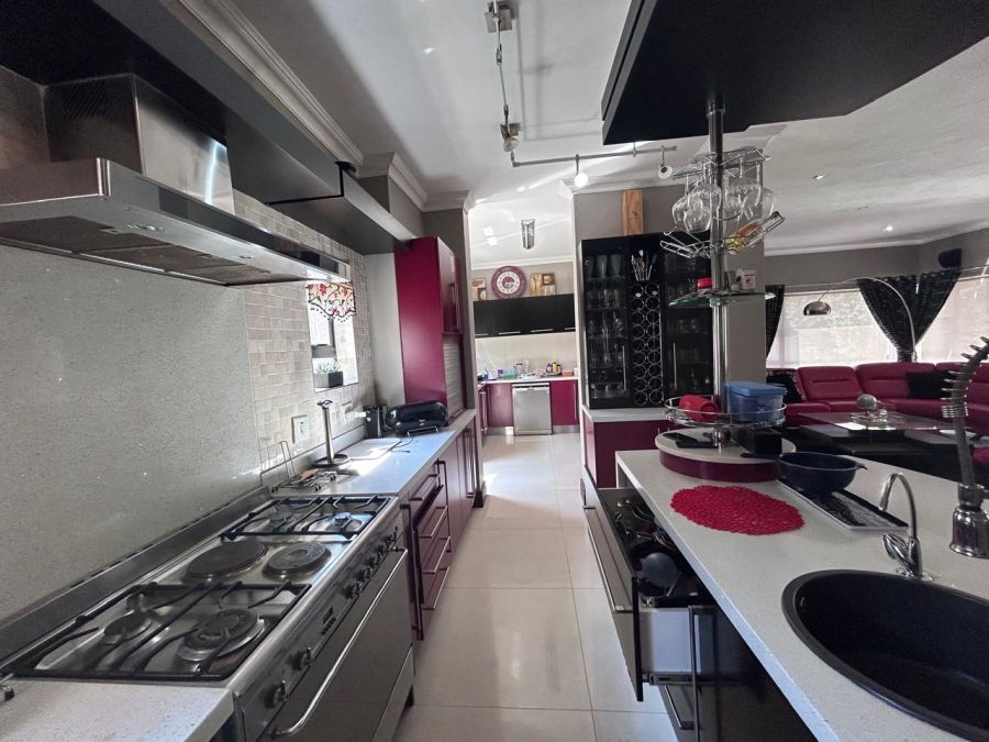 5 Bedroom Property for Sale in Midlands Estate Gauteng